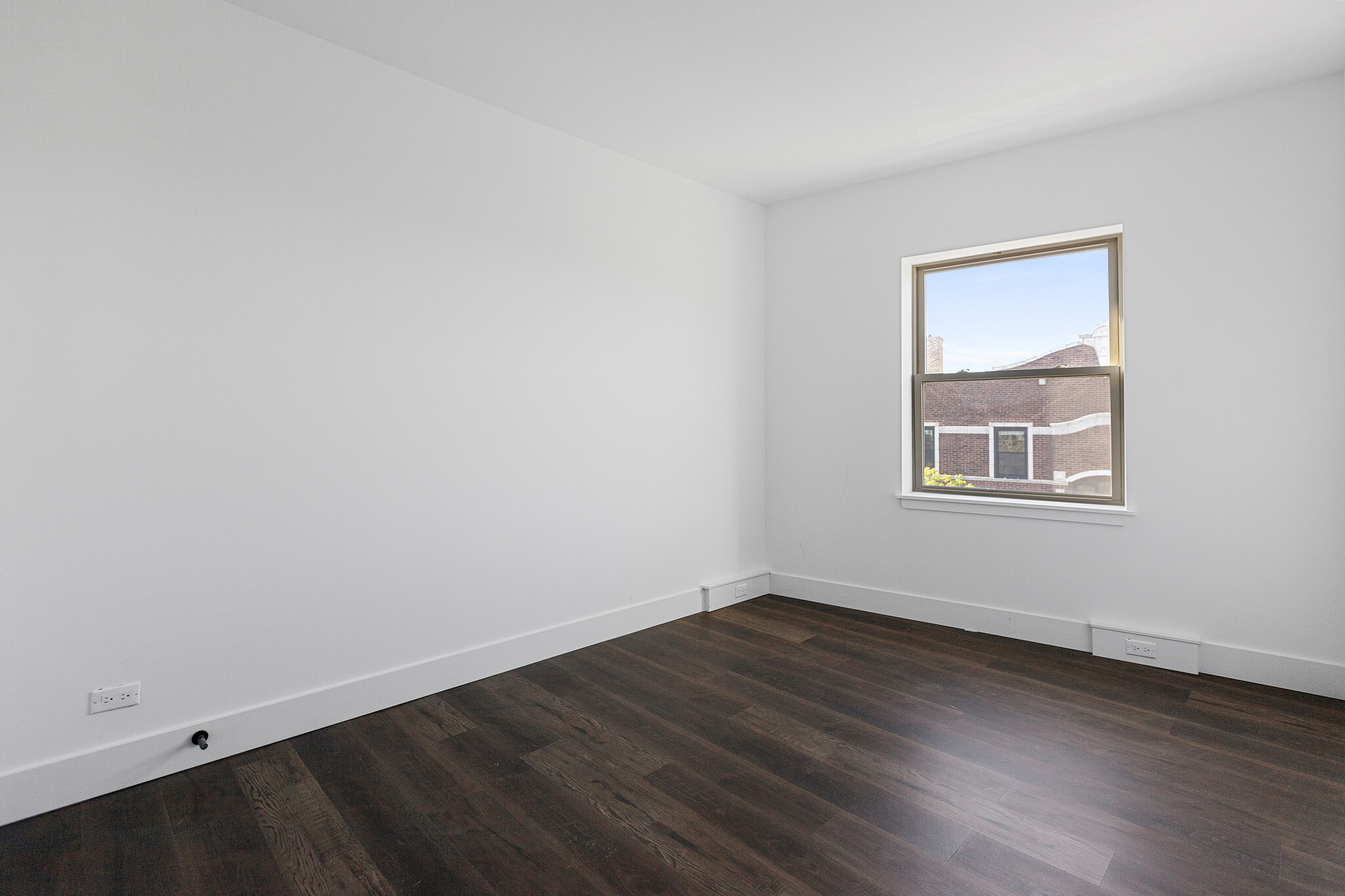 Building Photo - 1555 W Hollywood Ave