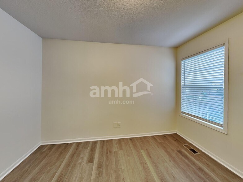 Building Photo - 403 Hobart St