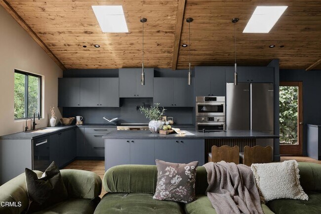 Building Photo - 12406 La Maida St