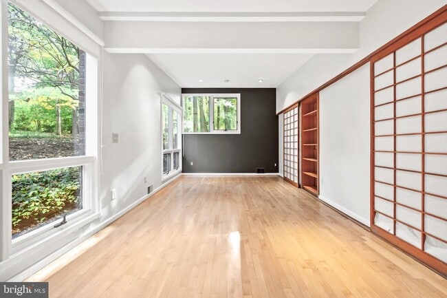 Building Photo - 2227 Glasgow Rd