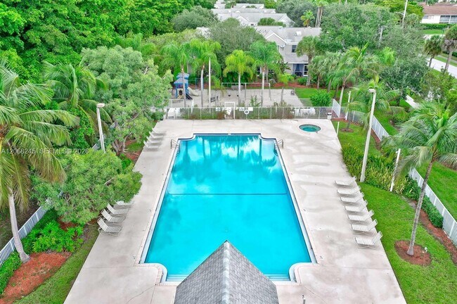 Building Photo - 8040 Sanibel Dr