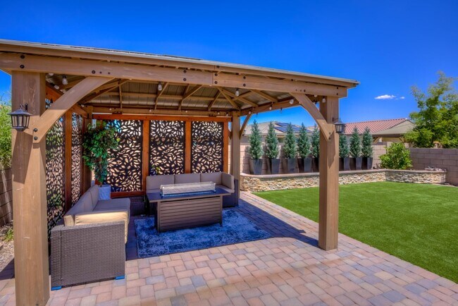 Building Photo - Stunning Home with Pool in La Estancia and...