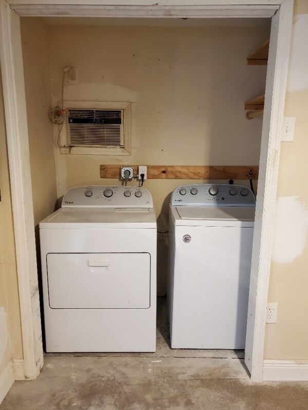 Building Photo - 1674 Louis Dr