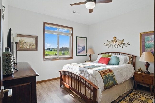 Building Photo - 5700 Island Ct