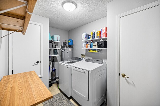 Building Photo - 507 Nassau Dr