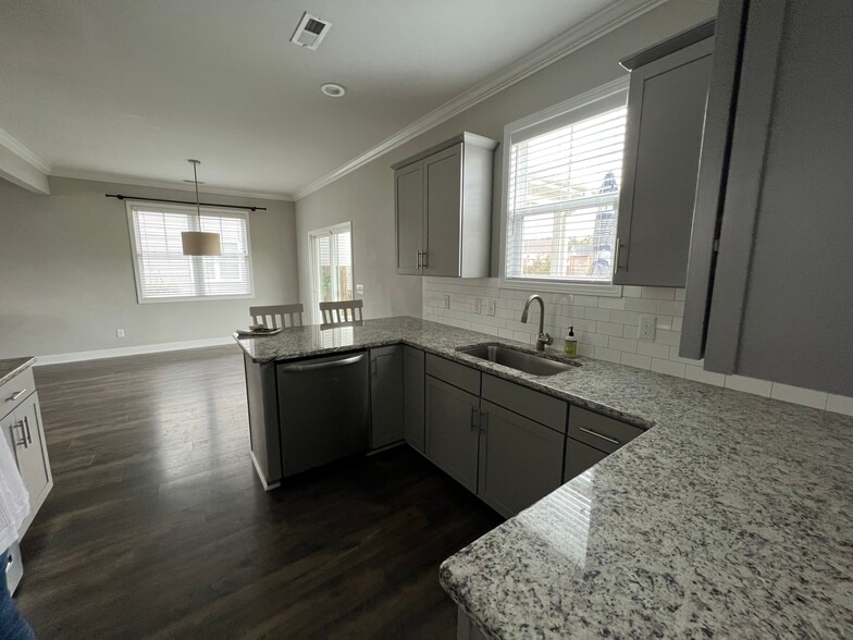 Open kitchen with breakfast bar - 1230 Big Field Dr