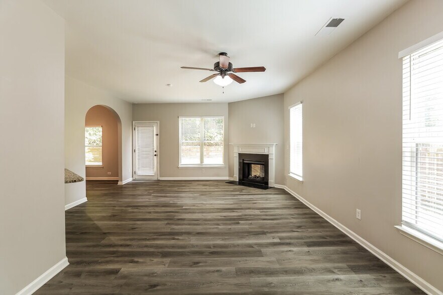 Building Photo - 4274 Sir Dixon Dr