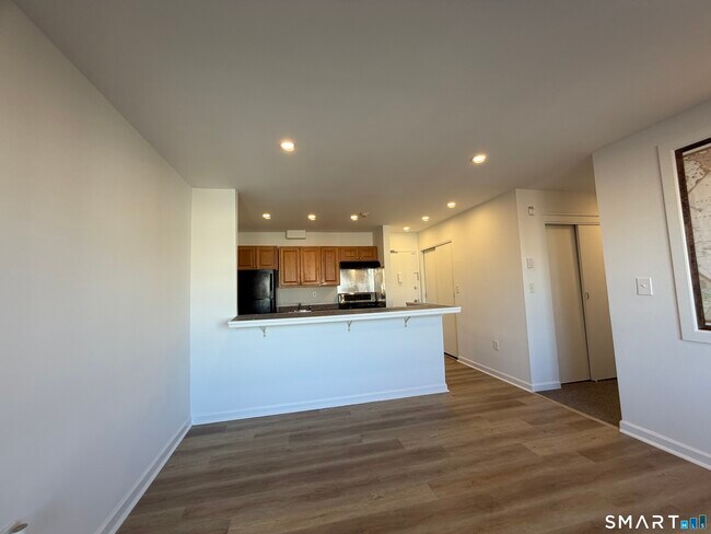 Building Photo - 69 Cove Rd