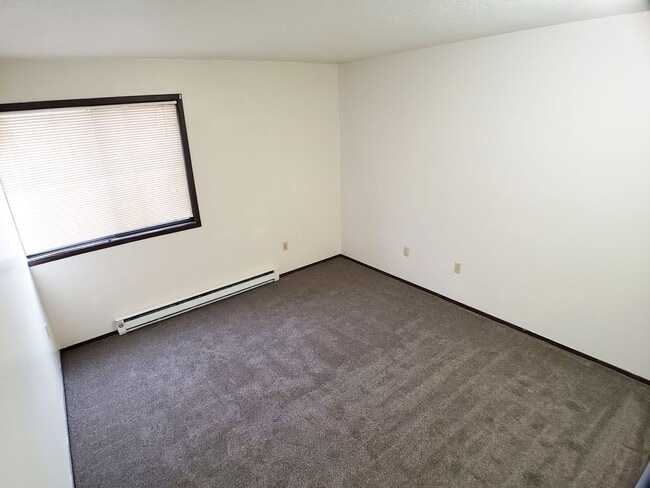 Building Photo - 1 Bedroom Apartment in Lonsdale Main Level