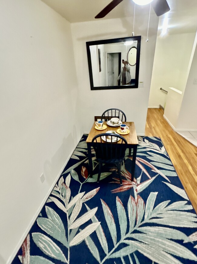 Dining area - 21934 143rd Ave