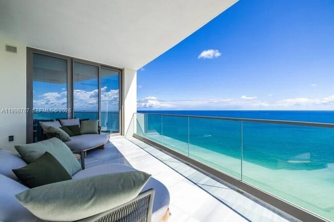 Building Photo - 17901 Collins Ave