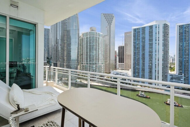 Building Photo - 900 Brickell Key Blvd