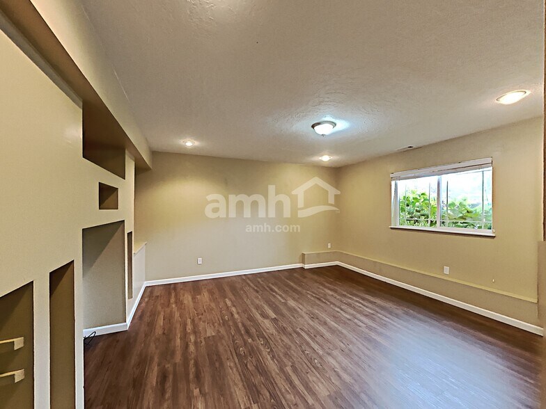 Building Photo - 17508 73rd Ave NE