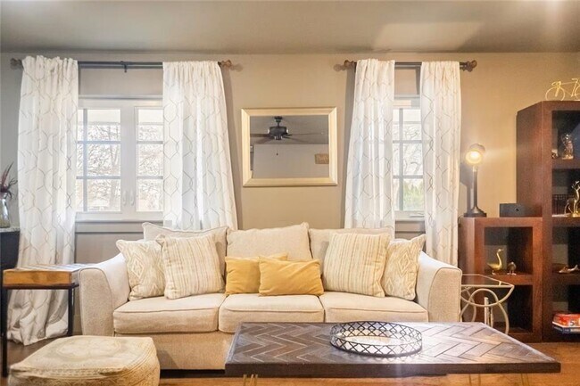 Building Photo - 301 NW F St