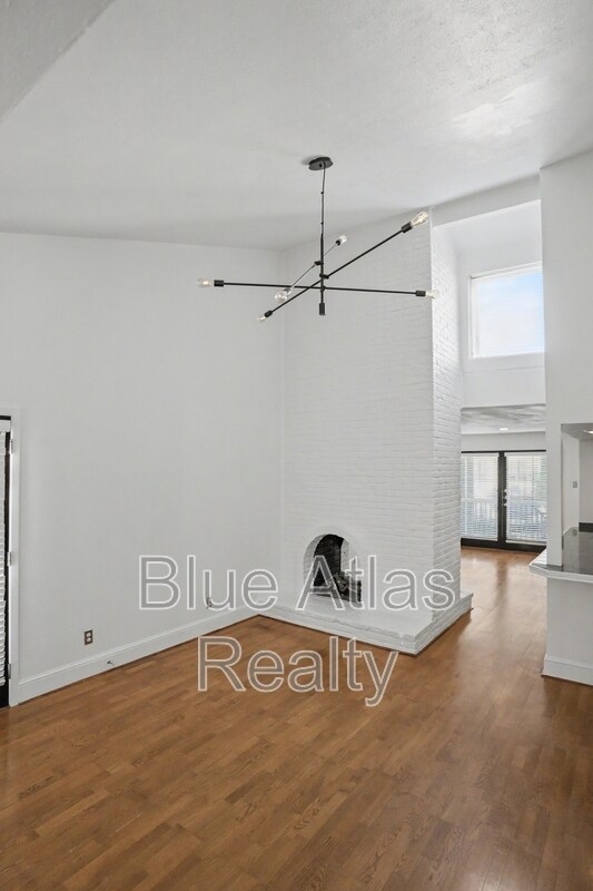 Building Photo - 5938 Sandhurst Ln