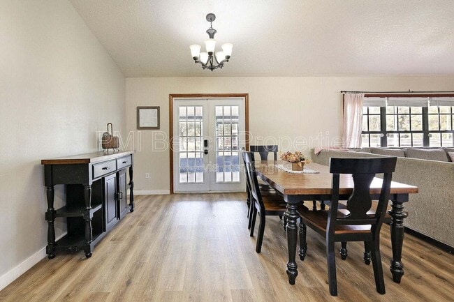 Building Photo - 18080 Sycamore Dr W