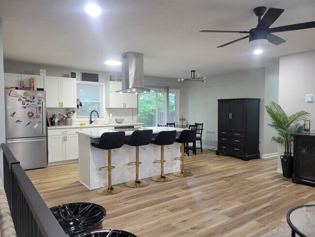 Building Photo - 5494 Richwood Ct