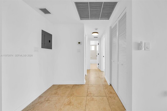 Building Photo - 6905 Bay Dr