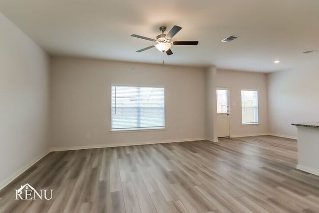 Building Photo - 10429 Sweetwater Creek Dr