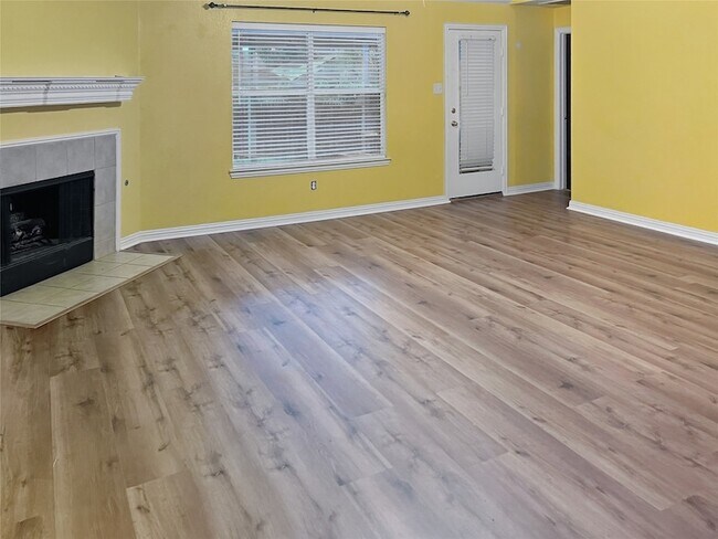 Building Photo - 402 Calvary Dr