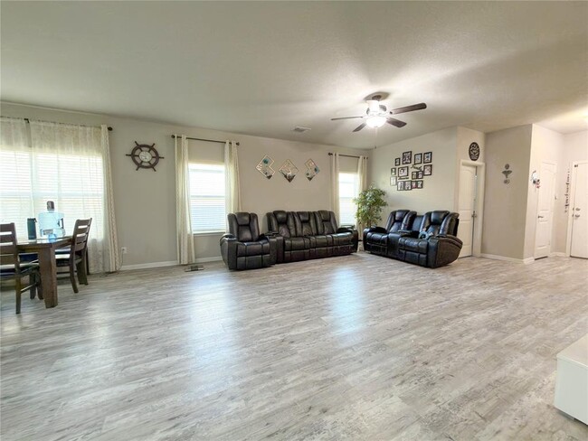 Building Photo - 3049 Blantyre Bnd