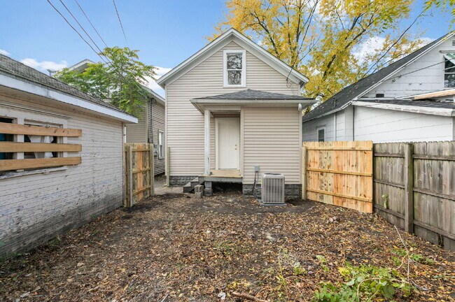 Building Photo - 232 E Grove St