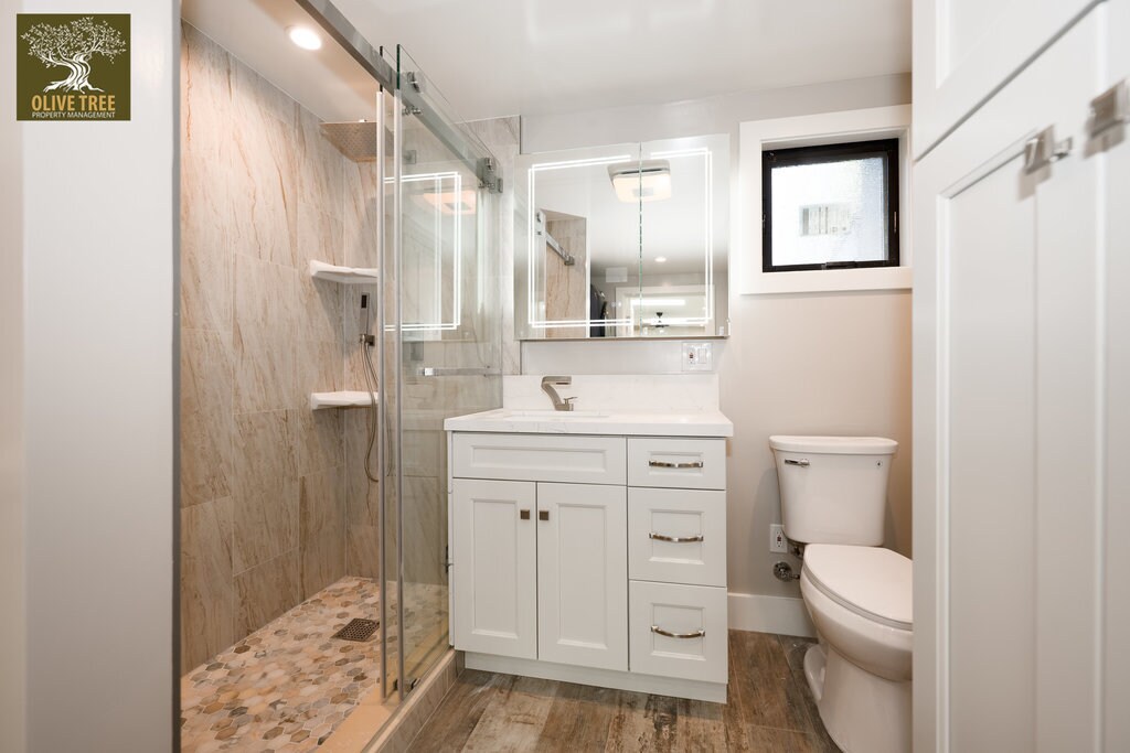 View of bathroom w/ shower - 498 S Marengo Ave