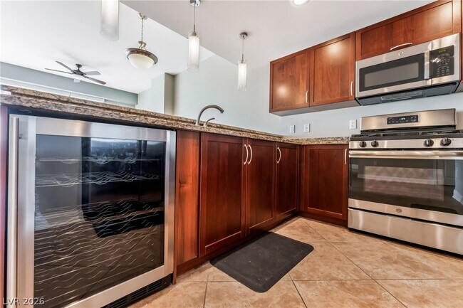 Building Photo - 150 S Las Vegas Blvd