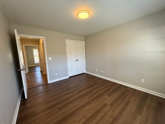 Building Photo - Spacious 3 Bedroom Home In Manchester...