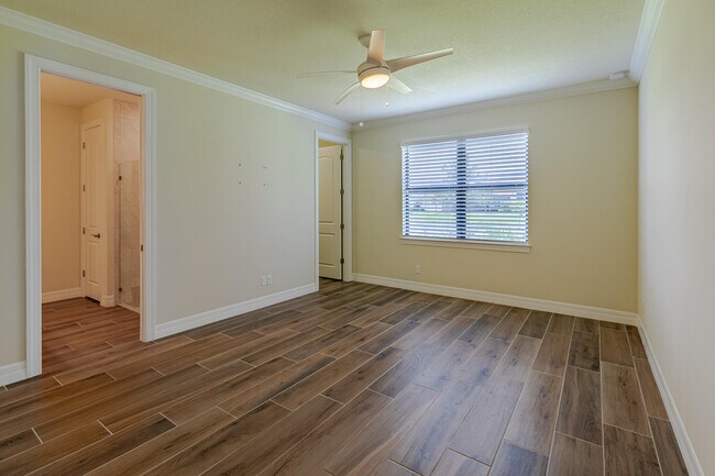 Building Photo - 740 S E Boboli Way