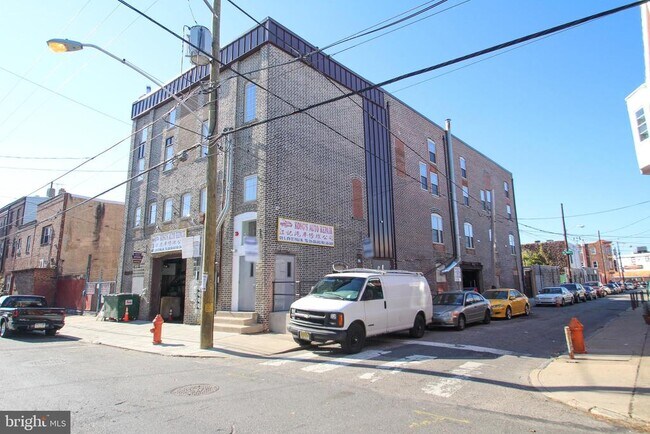 Building Photo - 1218 S 8th St
