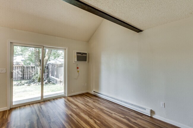 Building Photo - Crestline Triplex