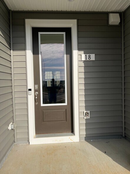 Building Photo - 18 Bruton Ln