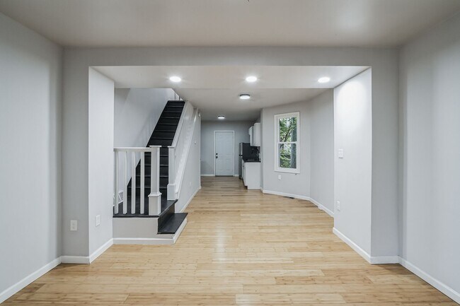 Building Photo - 3 Bedroom 1 Bathroom House for Rent
