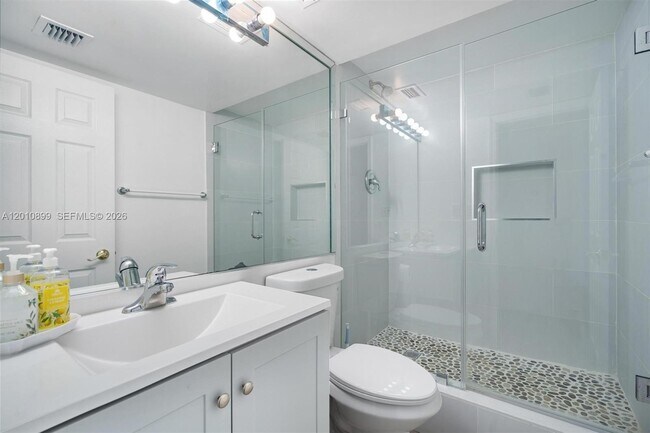 Building Photo - 825 Brickell Bay Dr