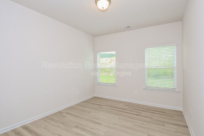 Building Photo - 140 Hadley Wy