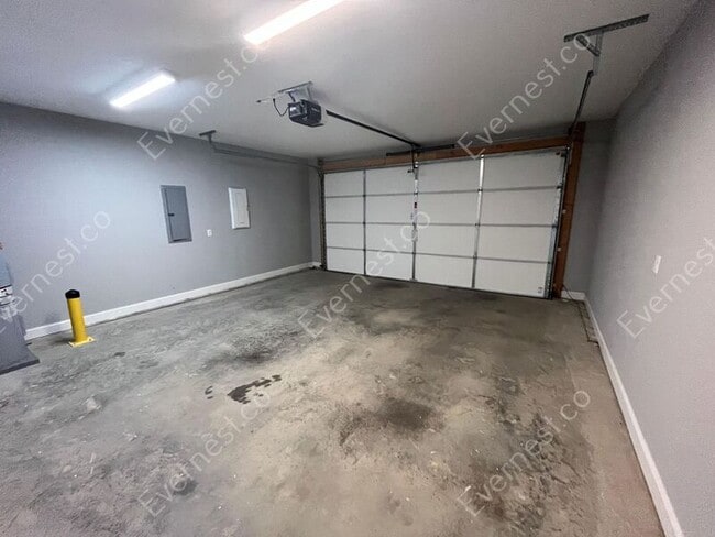Building Photo - 5322 Roosevelt Rd