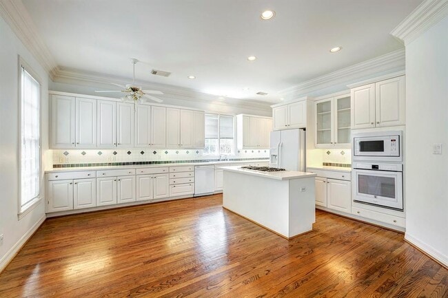 Building Photo - 57 Briar Hollow Ln