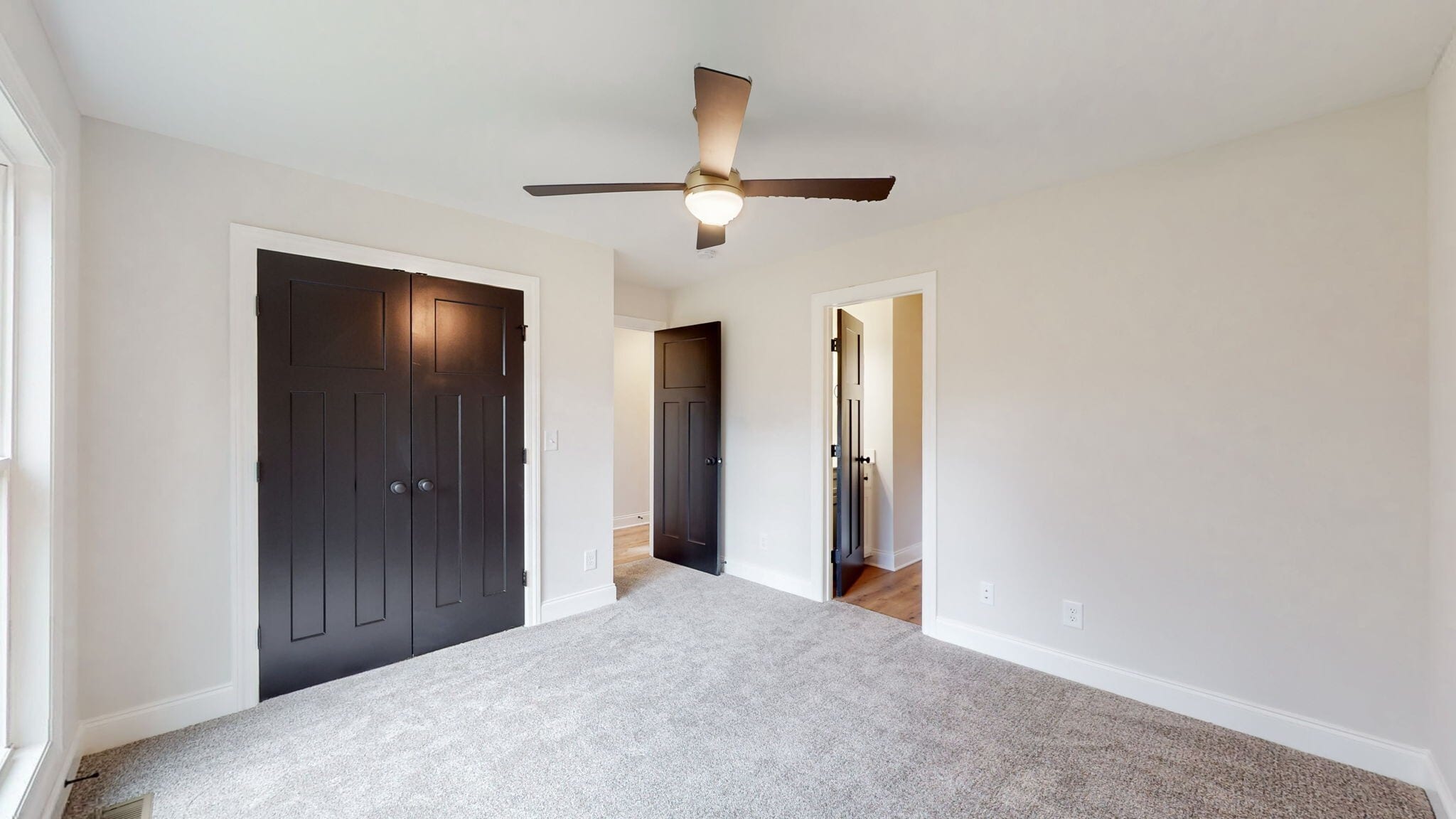Building Photo - 232 Twin Cove Dr