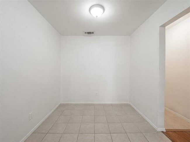 Building Photo - 404 Carter Dr