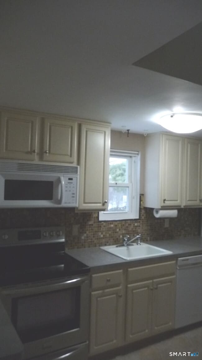 Building Photo - 11 Little River Ln