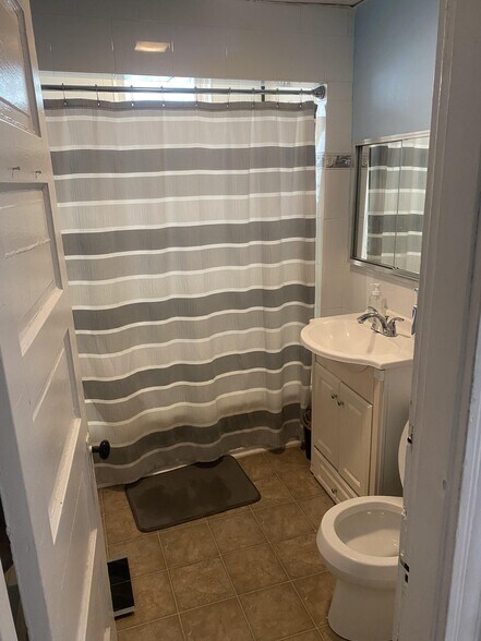 Building Photo - 2 Imrie Rd