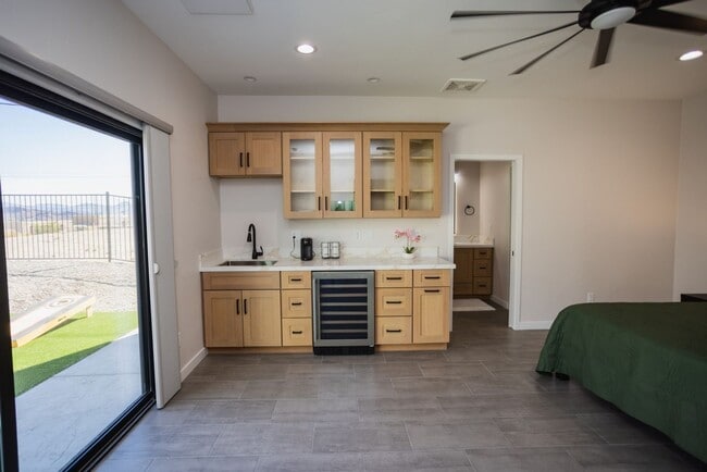 Building Photo - VR - 881 Pueblo Dr