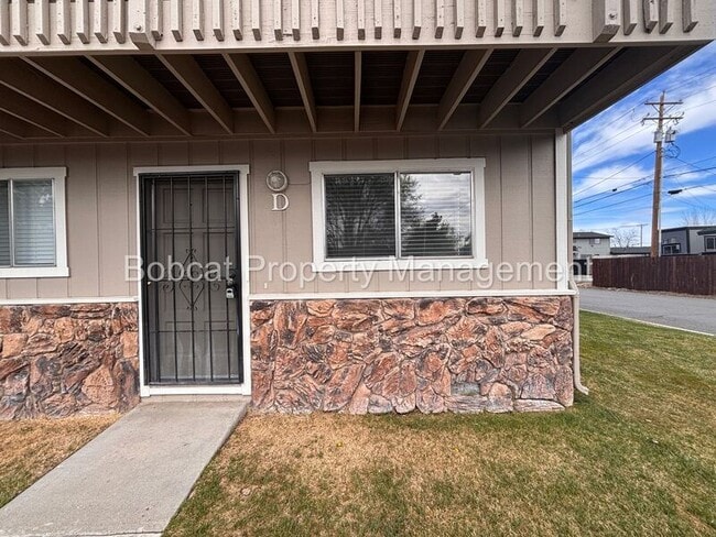 Building Photo - 1516 South Ct