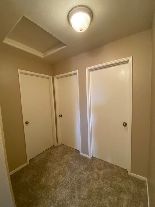 Building Photo - Spacious Two Story Home in SW Visalia comi...