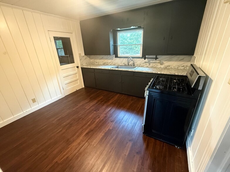 Building Photo - 431 Diane Dr
