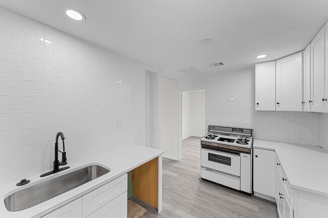 Building Photo - 4715 Engleford St