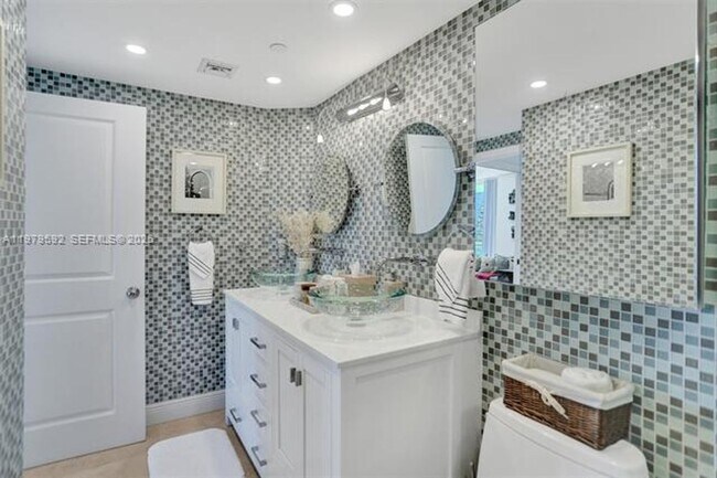 Building Photo - 1250 S Miami Ave