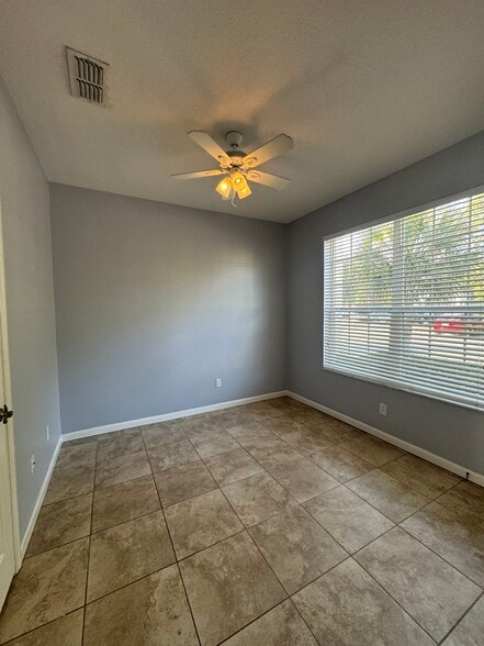 Building Photo - 2368 Silver Palm Dr