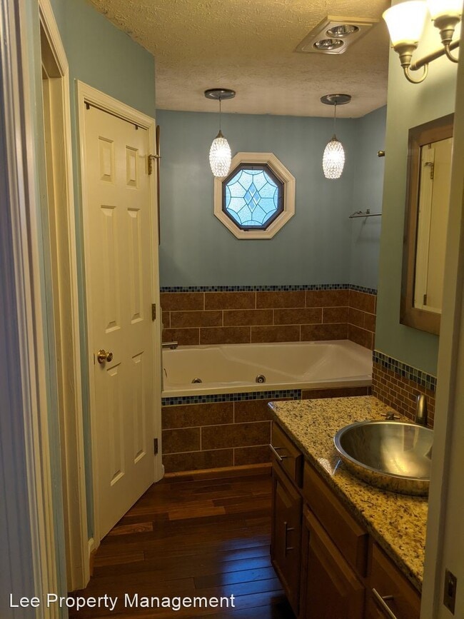 Building Photo - 4 br, 2.5 bath House - 124 Dunn Circle